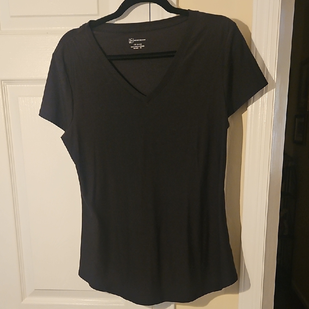 No Boundaries Black Womens V-Neck Top